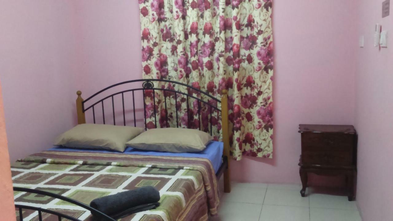 Layla Inn باتو باهات المظهر الخارجي الصورة
